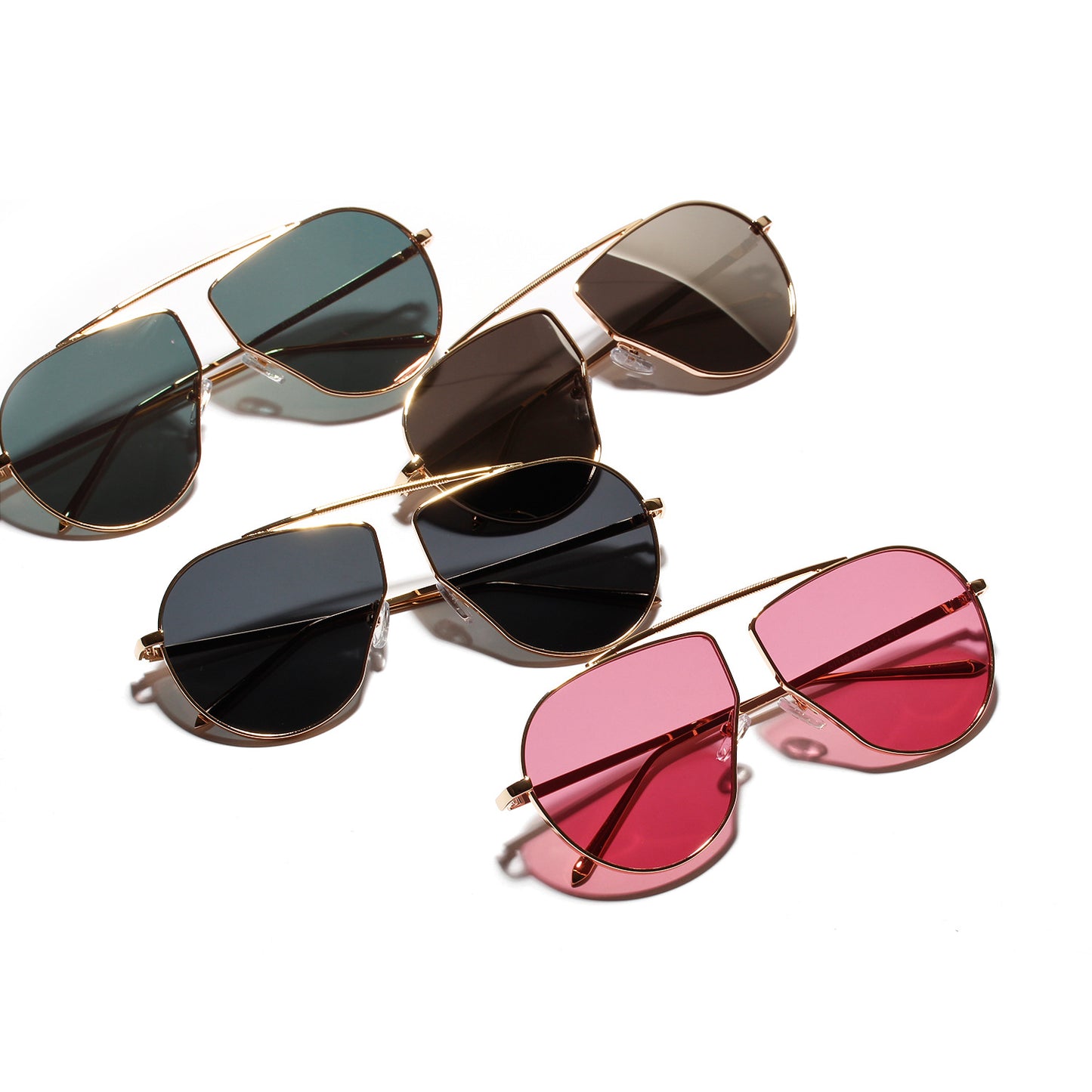 Polygonal sunglasses with large frame