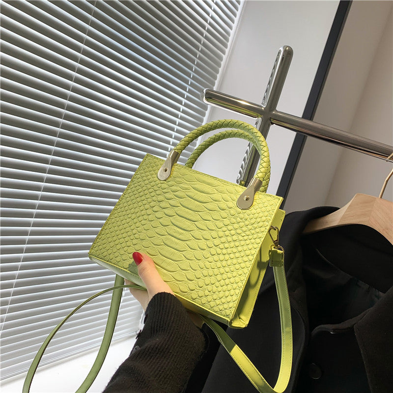 Fashionable New Casual Contrast Color Woven Crossbody Bag - Premium Damestas from My Store - Just €25.82! Shop now at KIYOO Royal Brand